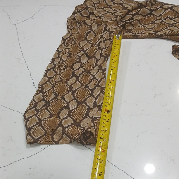 Michael Kors Size M Snake Snakeskin Print Open Cage Sleeve Shirt Gentle Used - Picture 7 of 7